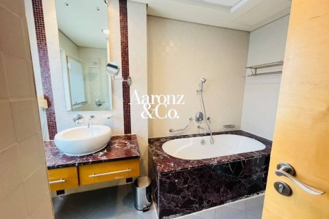 Apartment in Jumeirah Beach Residence, Dubai 3 bedrooms, 198 sq.m. № 121166 - photo 17