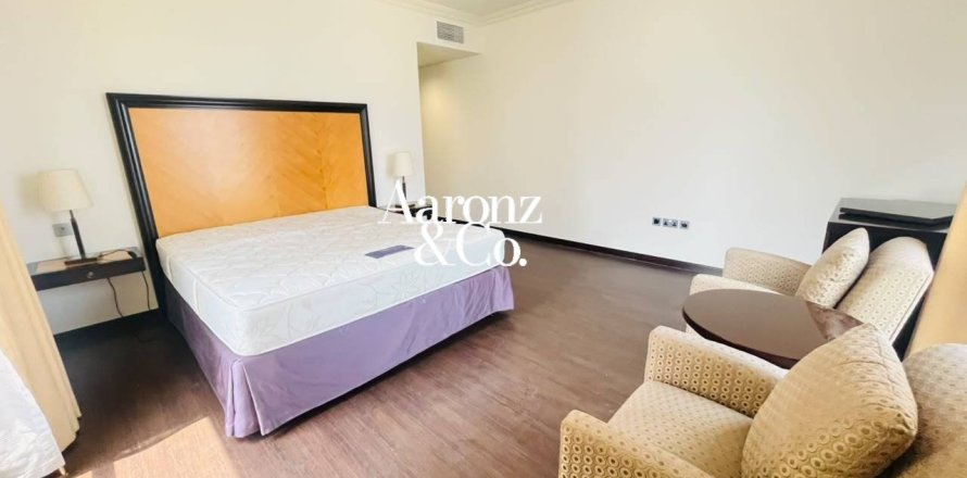 Apartment in Jumeirah Beach Residence, Dubai 3 bedrooms, 198 sq.m. № 121166