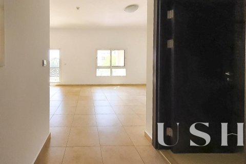 Купить квартиру в Dubai Land, Дубай: 3 спальни, 139м², № 39567 - фото 16