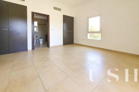 Купить квартиру в Dubai Land, Дубай: 3 спальни, 139м², № 39567 - фото 14