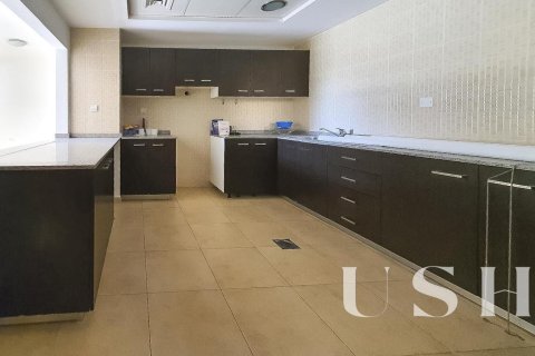 Купить квартиру в Dubai Land, Дубай: 3 спальни, 139м², № 39567 - фото 20