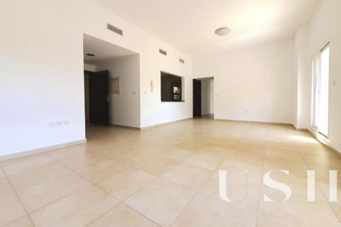 Купить квартиру в Dubai Land, Дубай: 3 спальни, 139м², № 39567 - фото 5