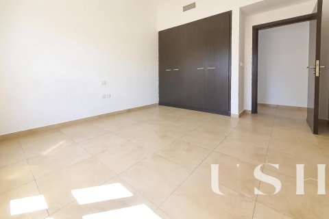 Купить квартиру в Dubai Land, Дубай: 3 спальни, 139м², № 39567 - фото 10