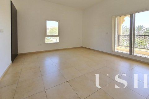 Купить квартиру в Dubai Land, Дубай: 3 спальни, 139м², № 39567 - фото 1