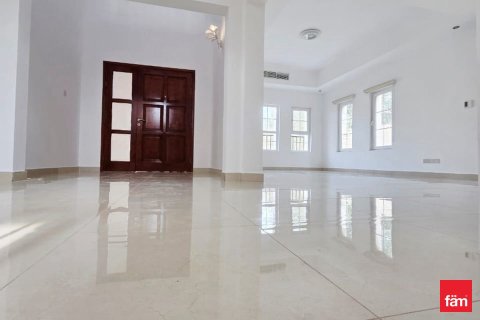Villa en Al Barsha, Dubai, 5 dormitorios, 735.8 m², № 95418 - foto 3