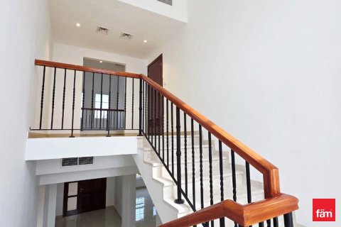 Villa en Al Barsha, Dubai, 5 dormitorios, 735.8 m², № 95418 - foto 15