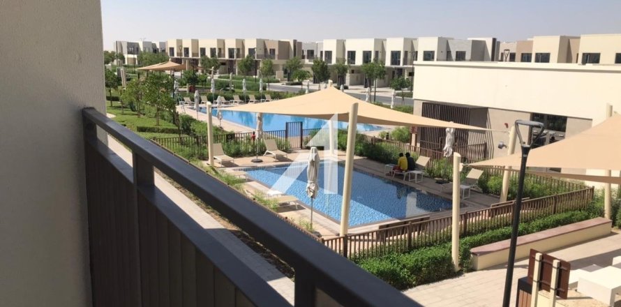 Таунхаус в Дубае, 3 спальни, 129.9м², № 70941