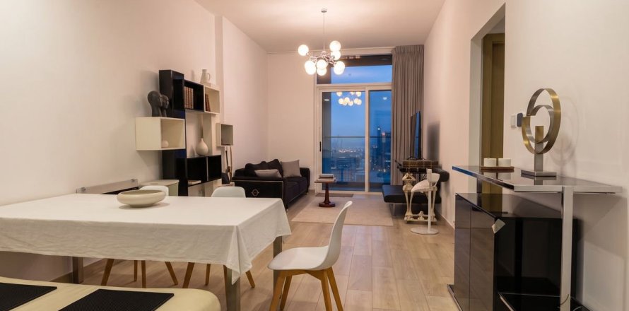 Apartment in Dubai 2 bedrooms, 98.8 sq.m. № 123428