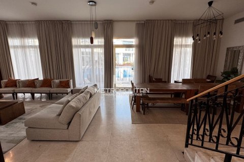 Villa en Palma Residences, Palm Jumeirah, Dubai, 4 dormitorios, 346 m², № 15562 - foto 3