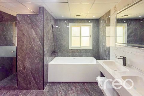 Villa en Meadows, Dubai, 4 dormitorios, 568.57 m², № 119785 - foto 4