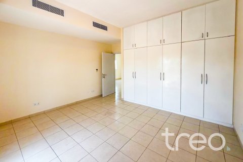 Villa en Meadows, Dubai, 4 dormitorios, 568.57 m², № 119785 - foto 8