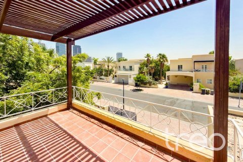 Villa en Meadows, Dubai, 4 dormitorios, 568.57 m², № 119785 - foto 5
