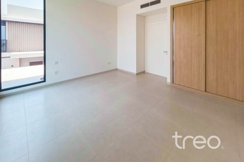 Снять в аренду таунхаус в Дубае: 4 спальни, 339.56м², № 119791 - фото 8