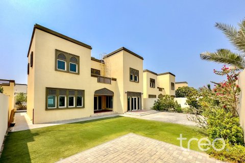 Villa in Jumeirah Park, Dubai 3 bedrooms, 284.56 sq.m. № 119786