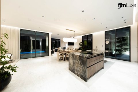 Villa in Tilal Al Ghaf, Dubai 5 bedrooms, 619 sq.m. № 94733 - photo 2
