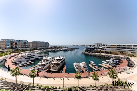 Apartamento en Dubai, 2 dormitorios, 180 m², № 117727