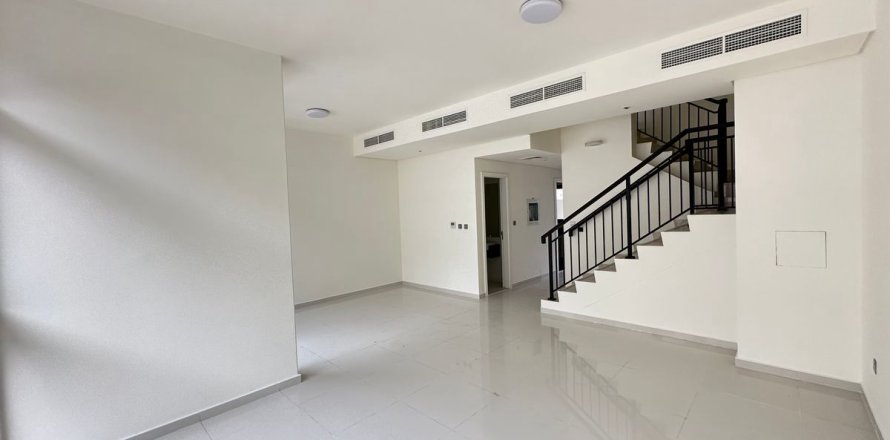 Таунхаус в Дубае, 3 спальни, 151.8м², № 58841