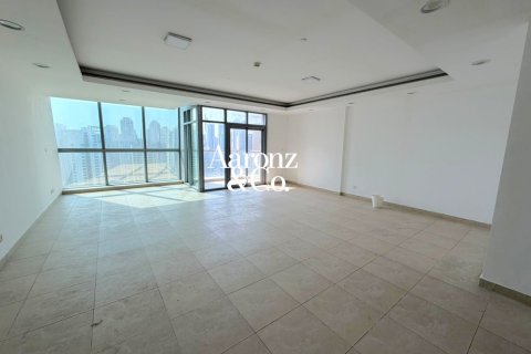 Apartment in Jumeirah Lake Towers, Dubai 5 bedrooms, 270 sq.m. № 133931