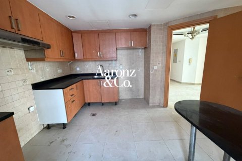 Apartment in Jumeirah Lake Towers, Dubai 5 bedrooms, 270 sq.m. № 133931 - photo 10
