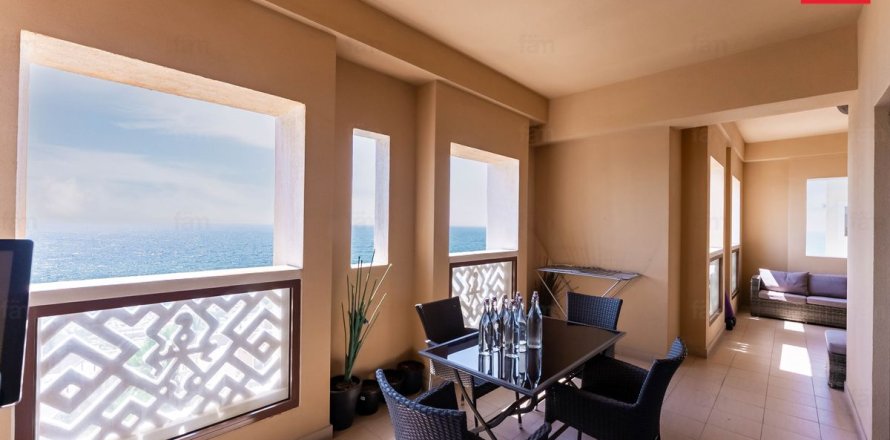 Apartment in Palm Jumeirah, Dubai 3 bedrooms, 219.7 sq.m. № 110868