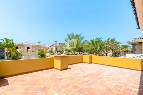 Снять в аренду виллу в Garden Homes, Пальма Джумейра, Дубай: 4 спальни, 465м², № 72896 - фото 3