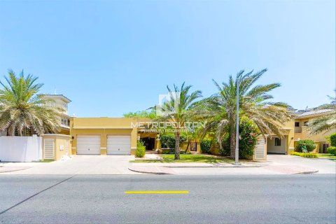 Снять в аренду виллу в Garden Homes, Пальма Джумейра, Дубай: 4 спальни, 465м², № 72896 - фото 4