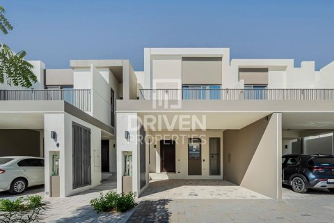 Adosado en Tilal Al Ghaf, Dubai, 3 dormitorios, 202 m², № 86426