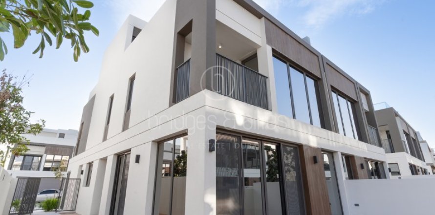 Villa en Dubai, 4 dormitorios, 316.8 m², № 47282