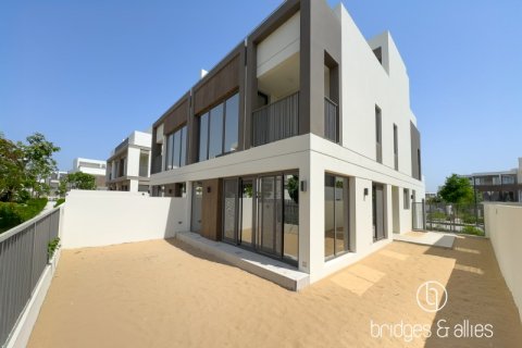 Villa en Dubai, 4 dormitorios, 316.9 m², № 47280 - foto 1
