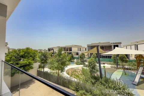 Villa en Dubai, 4 dormitorios, 378.3 m², № 47271 - foto 1