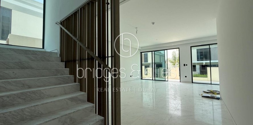 Villa en Dubai, 4 dormitorios, 373.1 m², № 47279