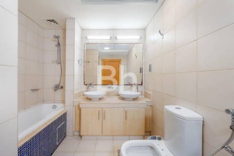 Снять в аренду квартиру в Пальме Джумейре, Дубай: 2 спальни, 144м², № 25013 - фото 9