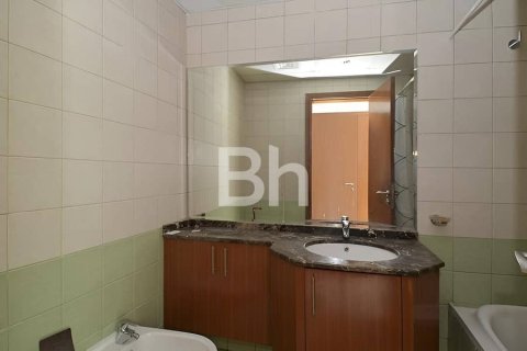 Apartment in Jumeirah Lake Towers, Dubai 2 bedrooms, 145 sq.m. № 25011 - photo 5