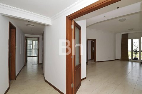 Apartment in Jumeirah Lake Towers, Dubai 2 bedrooms, 145 sq.m. № 25011 - photo 1