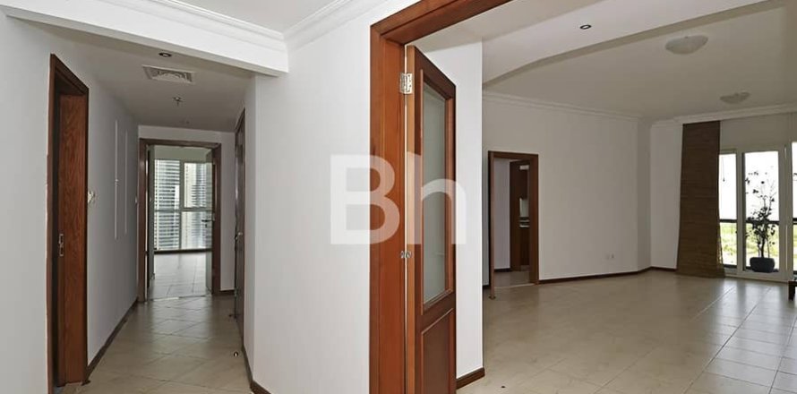 Apartment in Jumeirah Lake Towers, Dubai 2 bedrooms, 145 sq.m. № 25011