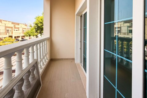 Villa in Jumeirah Village Circle, Dubai 2 bedrooms, 240 sq.m. № 133953 - photo 3
