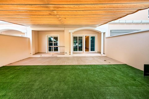 Villa en Jumeirah Village Circle, Dubai, 2 dormitorios, 240 m², № 133953
