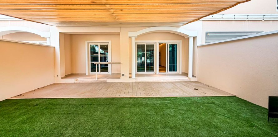 Villa in Jumeirah Village Circle, Dubai 2 bedrooms, 240 sq.m. № 133953