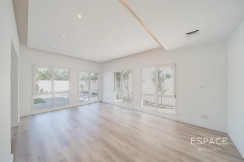 Villa in Meadows, Dubai 5 bedrooms, 575 sq.m. № 62248 - photo 2