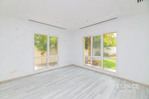Villa in Meadows, Dubai 5 bedrooms, 575 sq.m. № 62248 - photo 6