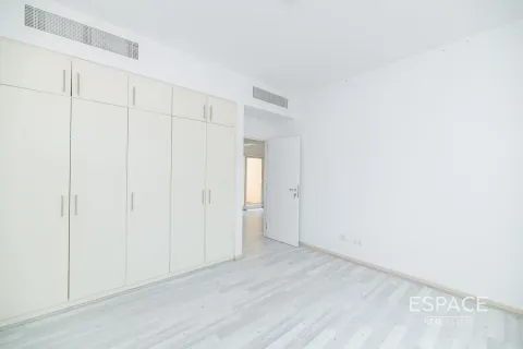Villa in Meadows, Dubai 5 bedrooms, 575 sq.m. № 62248 - photo 12