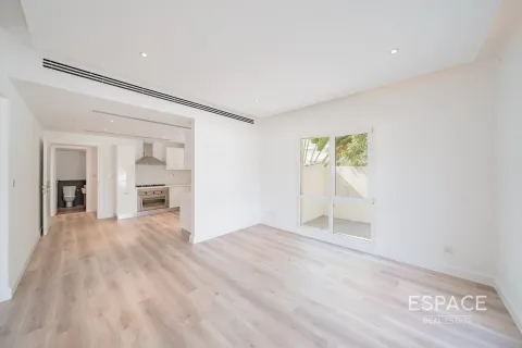 Villa in Meadows, Dubai 5 bedrooms, 575 sq.m. № 62248 - photo 3