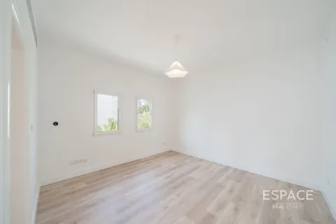 Villa in Meadows, Dubai 5 bedrooms, 575 sq.m. № 62248 - photo 11