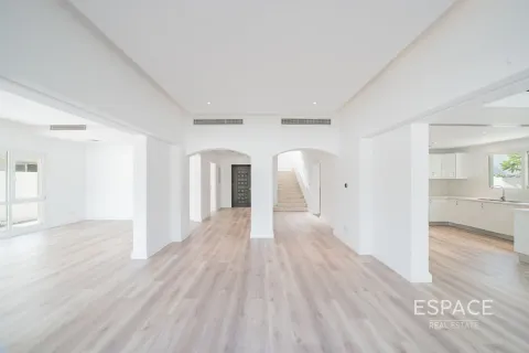 Villa in Meadows, Dubai 5 bedrooms, 575 sq.m. № 62248 - photo 5