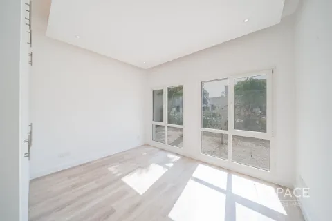 Villa in Meadows, Dubai 5 bedrooms, 575 sq.m. № 62248 - photo 9