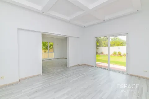 Villa in Meadows, Dubai 5 bedrooms, 575 sq.m. № 62248 - photo 7