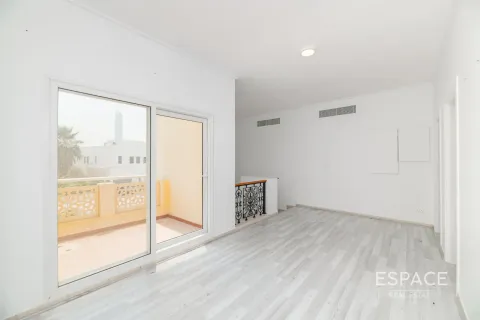Villa in Meadows, Dubai 5 bedrooms, 575 sq.m. № 62248 - photo 11