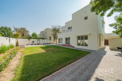 Villa in Meadows, Dubai 5 bedrooms, 575 sq.m. № 62248 - photo 18
