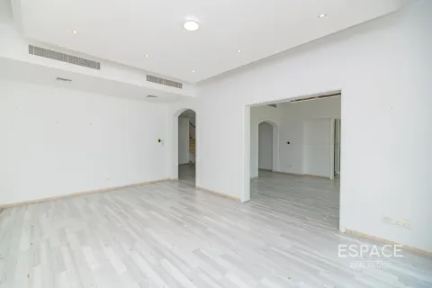 Villa in Meadows, Dubai 5 bedrooms, 575 sq.m. № 62248 - photo 5