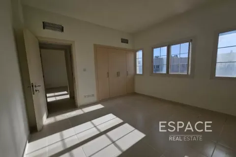 Townhouse in The Springs, Dubai 3 bedrooms, 245 sq.m. № 62243 - photo 5